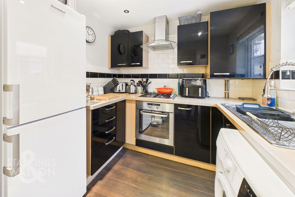 Property photo 3 of 17