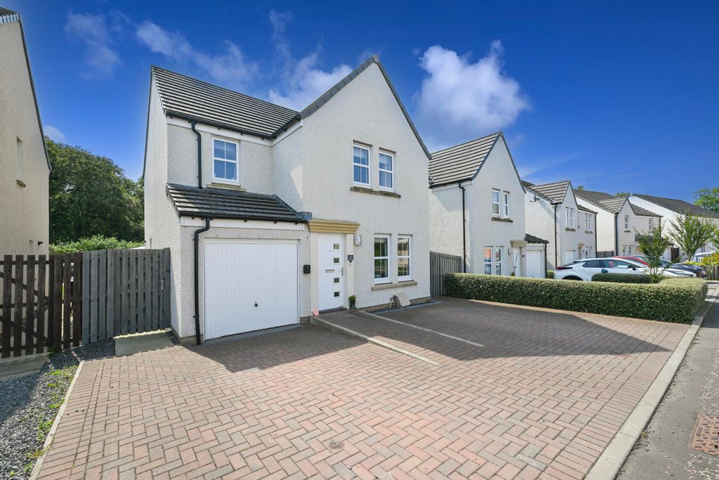 Property photo 2 of 46 External Front 3