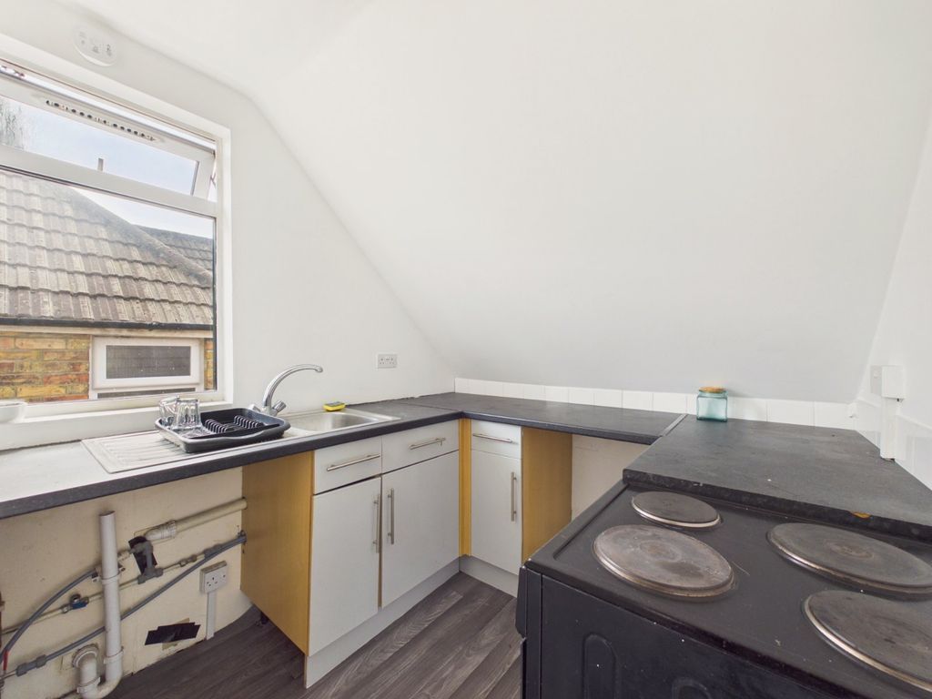 Property photo 3 of 8 Kitchen