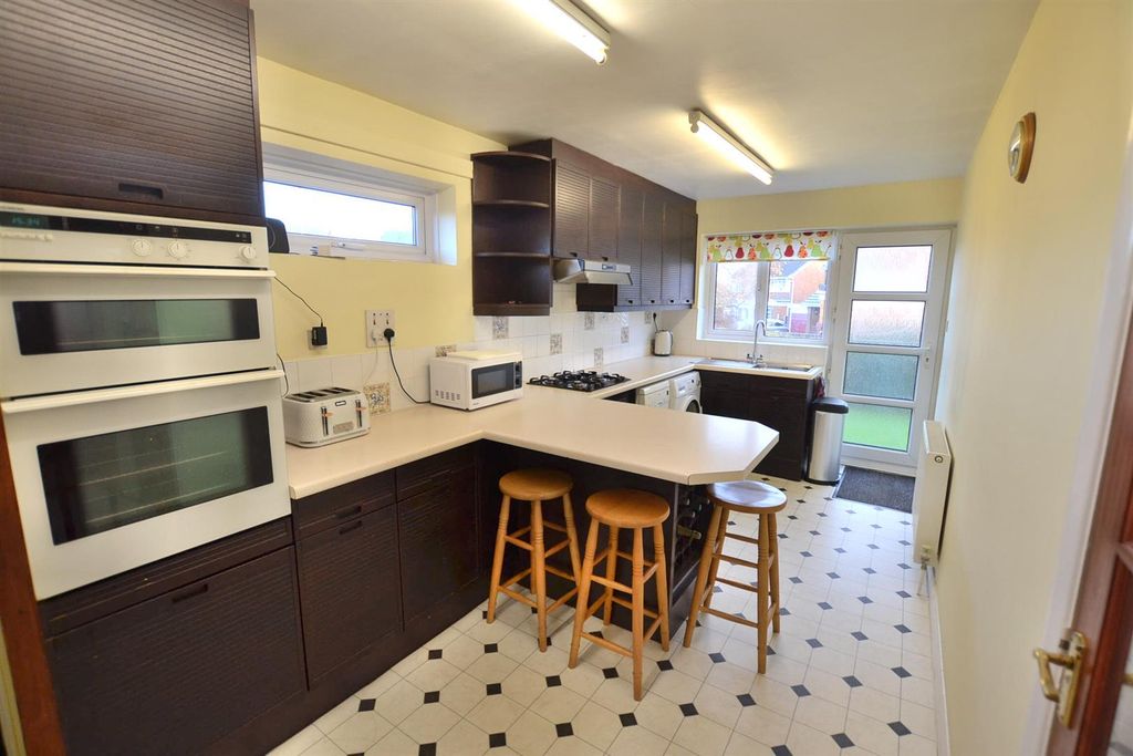 Property photo 3 of 19 Romway (9).Jpg