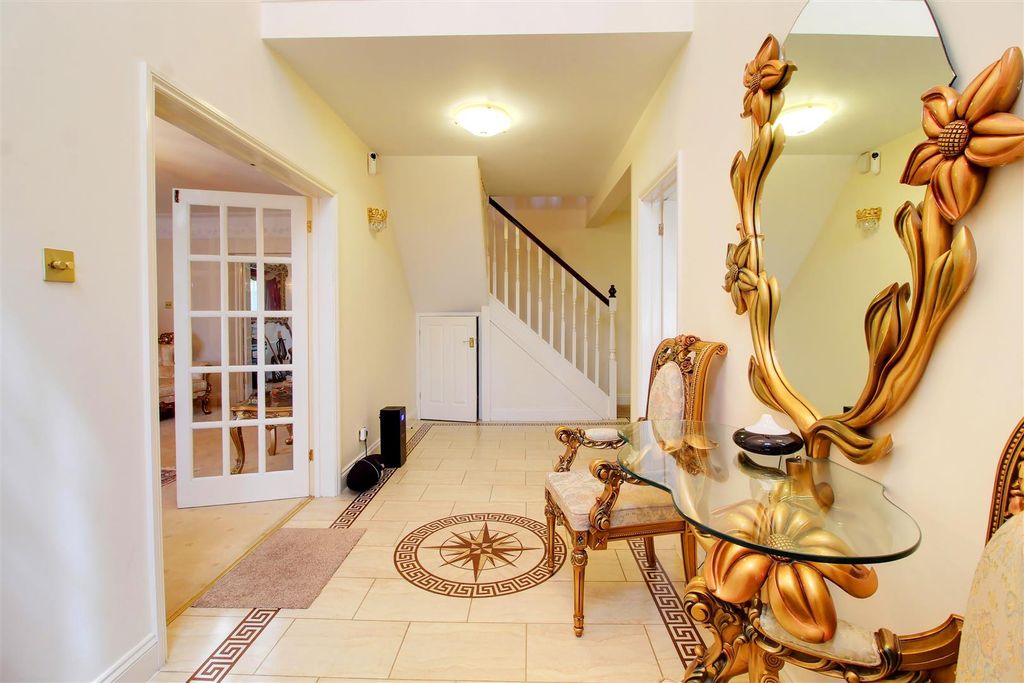 Additional image 11 of 5 bed detached house for saleMymms Drive, Brookmans Park AL9