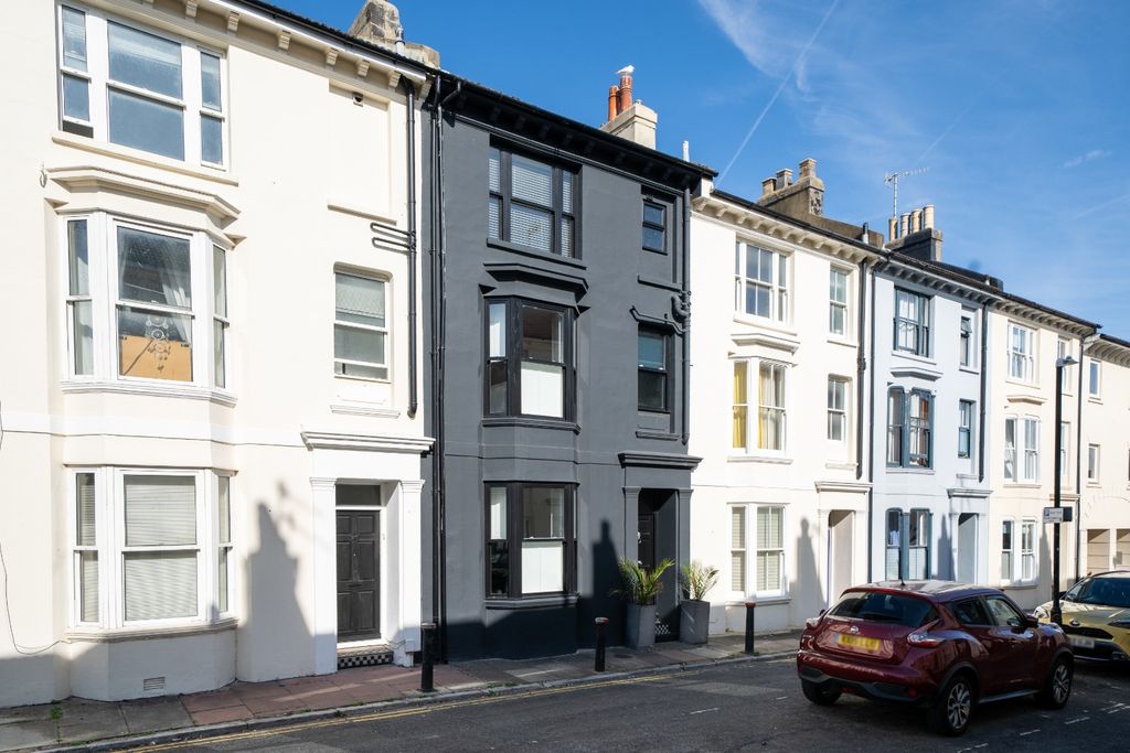 Property photo 1 of 15 4461840