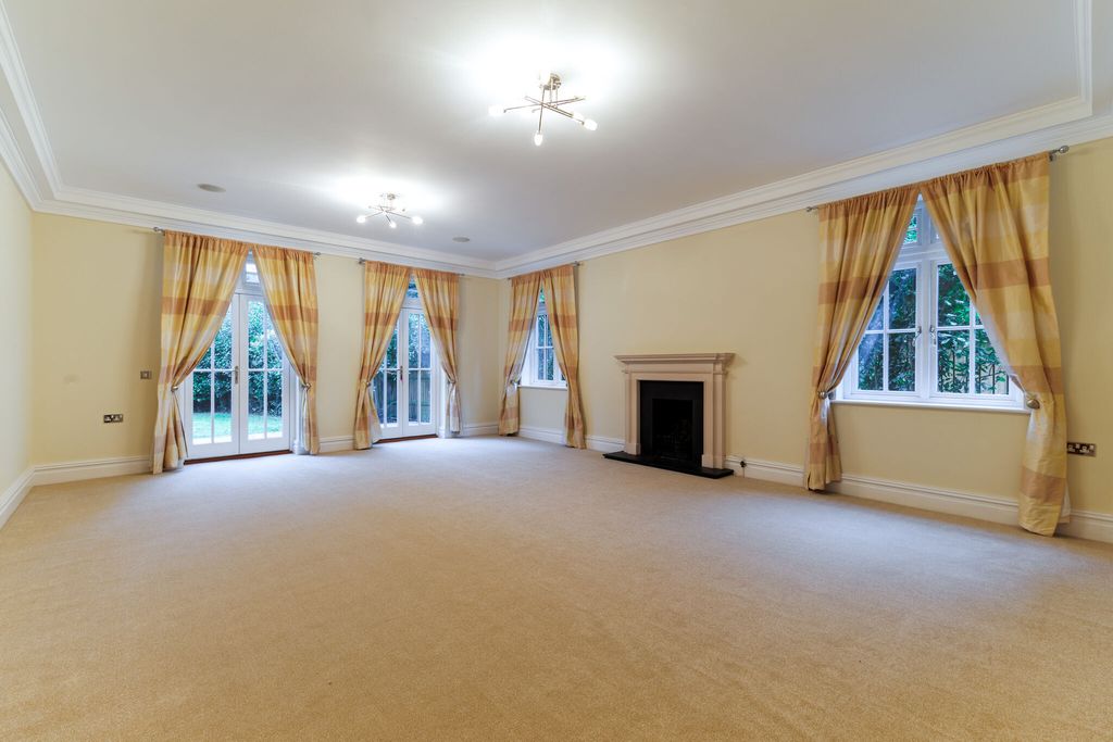 Property photo 3 of 12