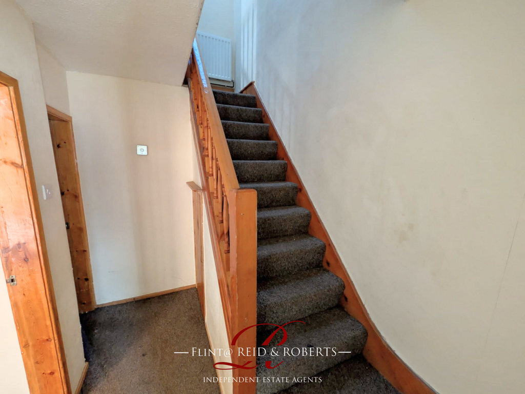 Property photo 2 of 18 Hallway