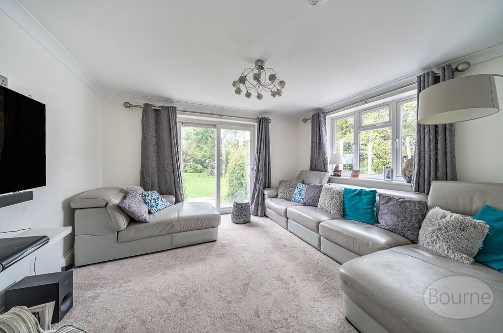 Property photo 2 of 29 Picture No. 21