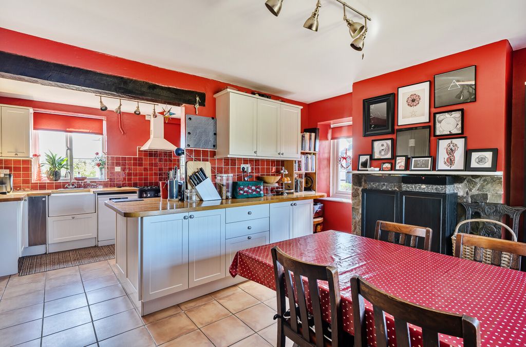 Property photo 3 of 25 1432155-19-69Cecc...