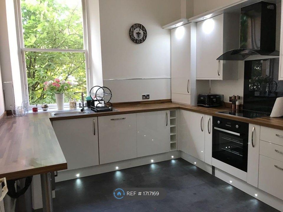 Property photo 2 of 10 Kitchen