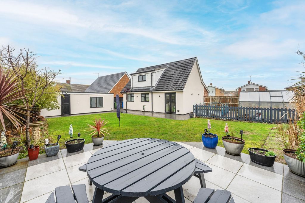 Property photo 2 of 24