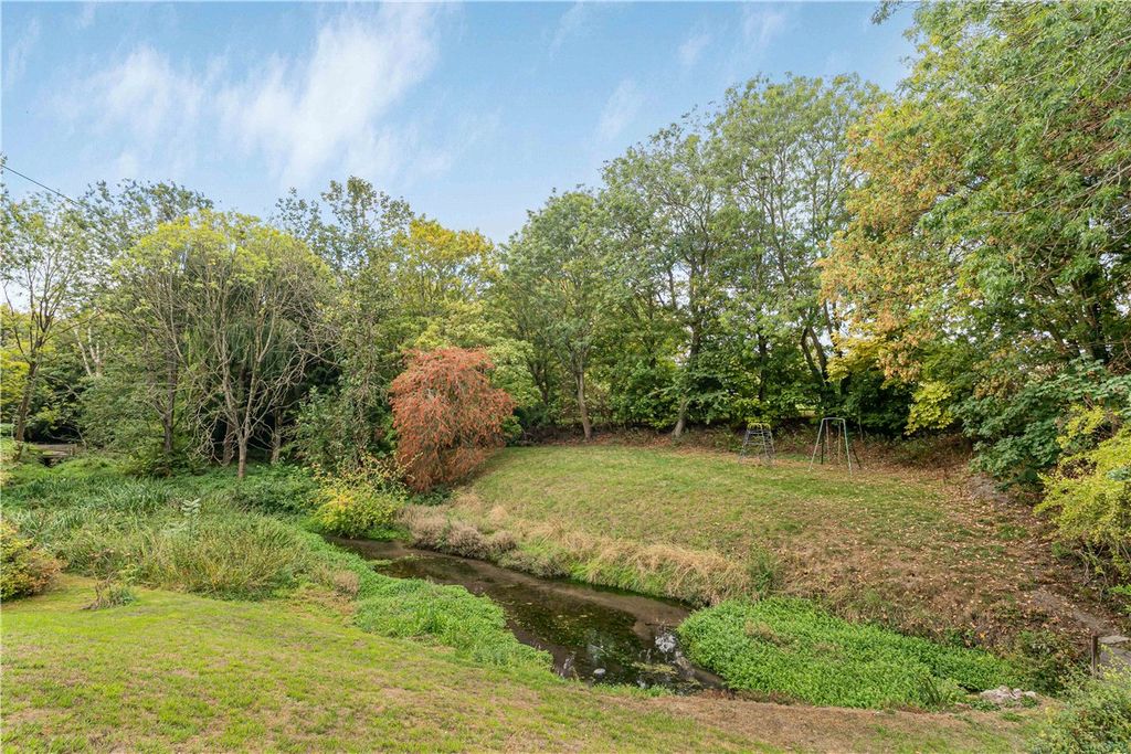 Property photo 2 of 21 Garden