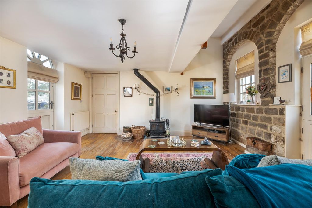 Property photo 3 of 27 Sitting Room