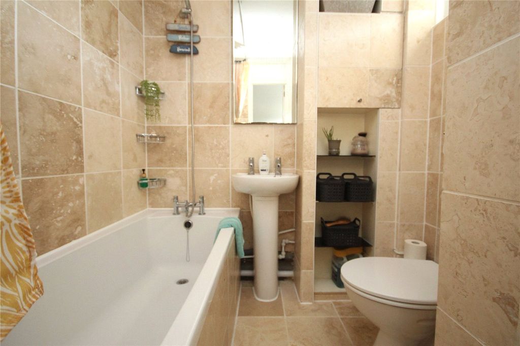 Property photo 3 of 11 Bathroom