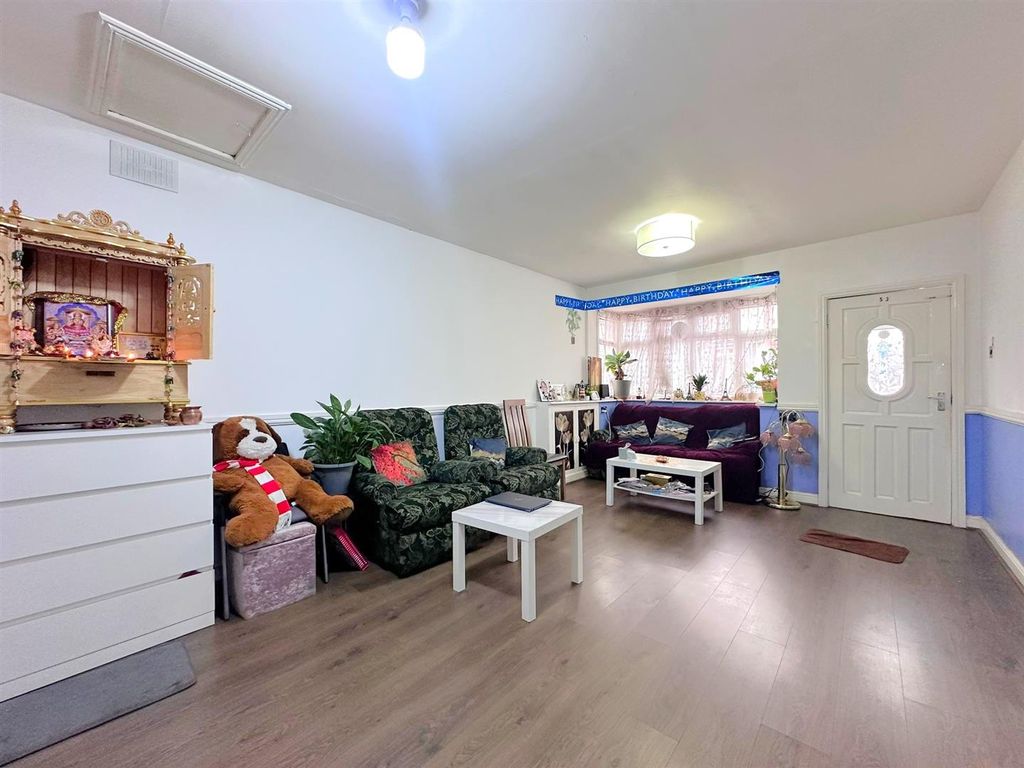 Property photo 3 of 10 Living Room