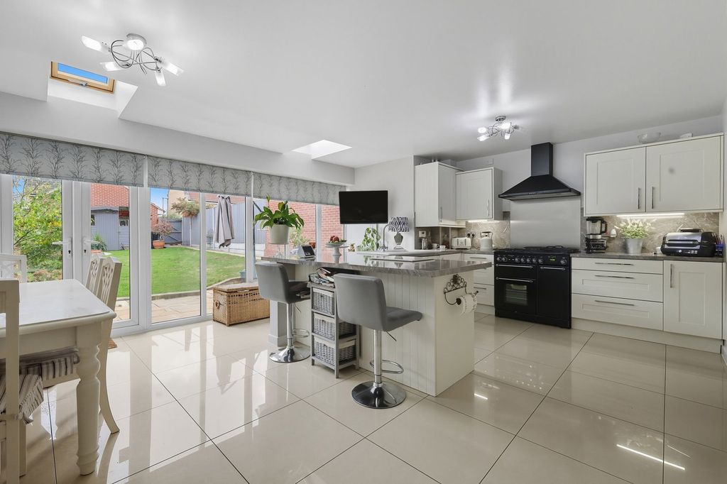 Property photo 1 of 33