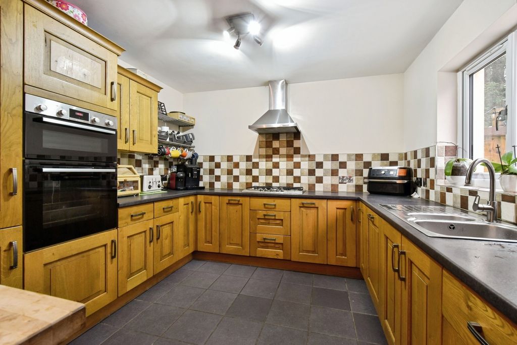 Property photo 3 of 20 Photo