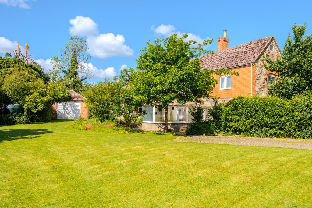 Property photo 2 of 46