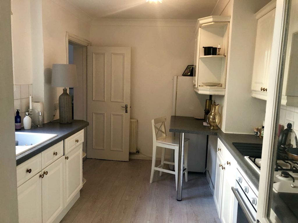 Property photo 2 of 6 Kitchen