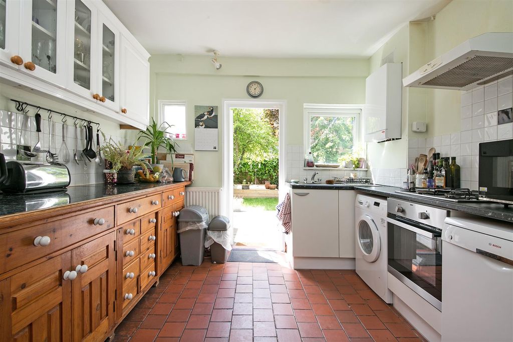 Property photo 3 of 11 17 Dewey Street Sw17 Kitchen.Jpg