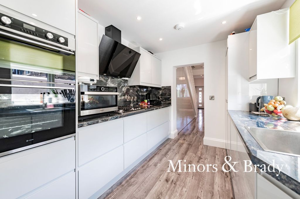 Property photo 3 of 21