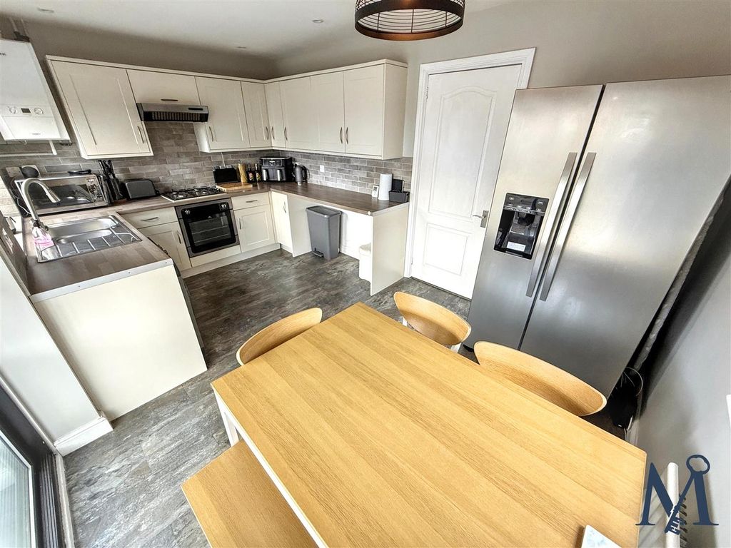 Property photo 3 of 19 Kitchen Diner