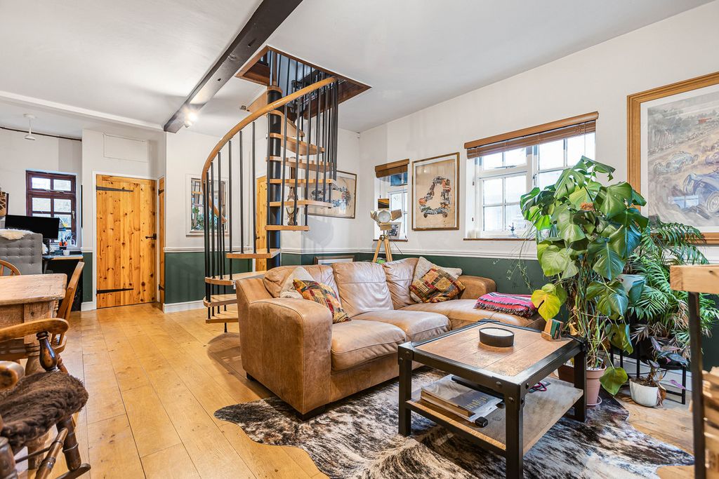 Property photo 2 of 18