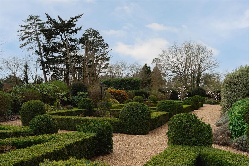 Additional image 10 of 2 bed flat for saleFlanchford Road, Reigate RH2