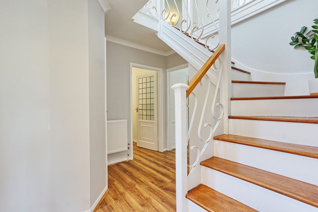 Property photo 2 of 30