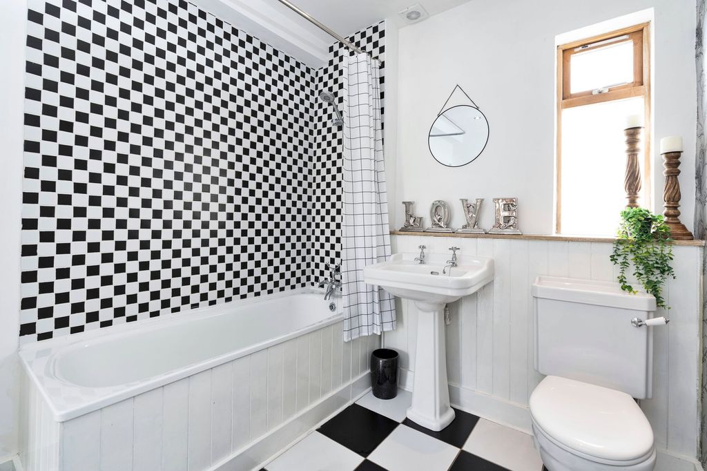 Property photo 3 of 53 Family Bathroom