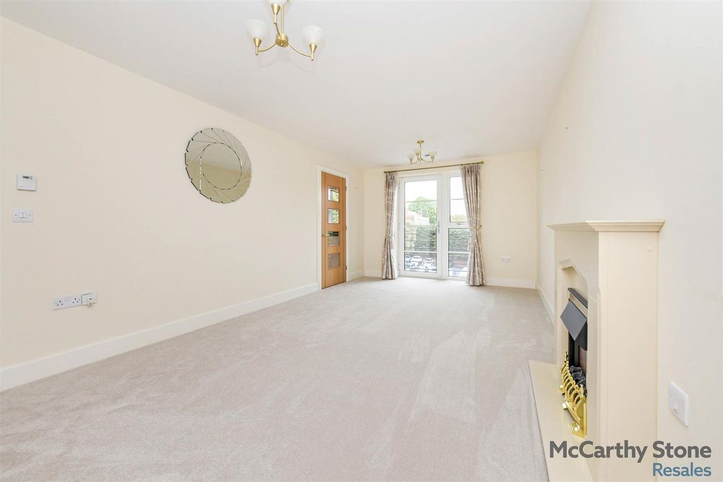 Property photo 3 of 9 31W_8685.Jpg