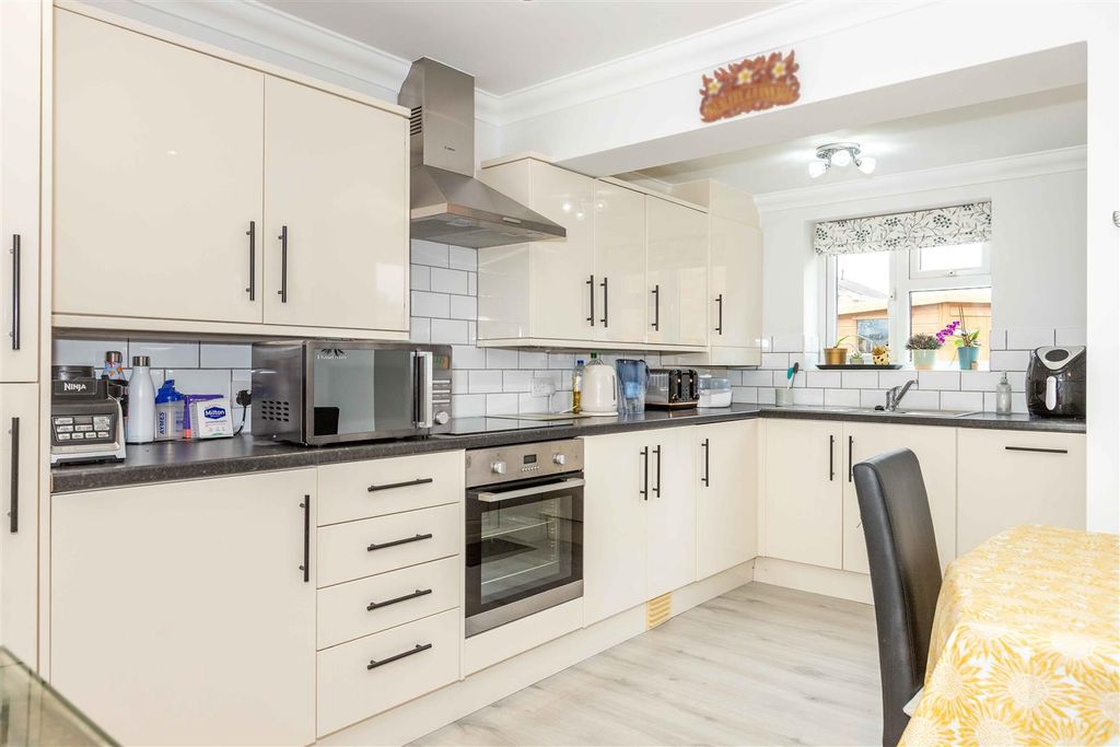 Property photo 3 of 15 Boxgrove-4.Jpg