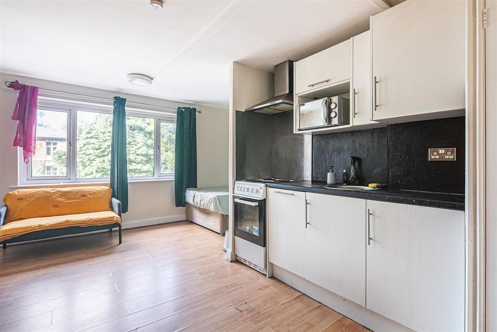 Property photo 1 of 11 Overall