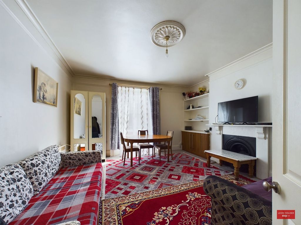 Property photo 3 of 8