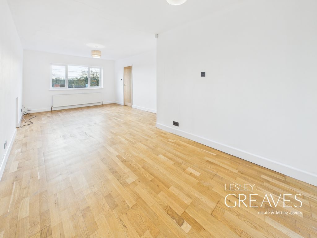 Property photo 3 of 25 Living Room