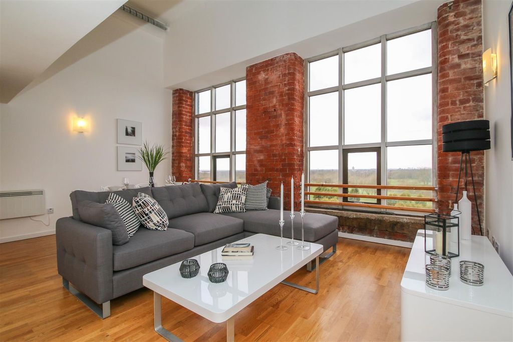 Property photo 1 of 7 Lounge