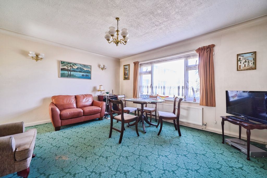 Property photo 3 of 11 Pbox-Img.Jpg