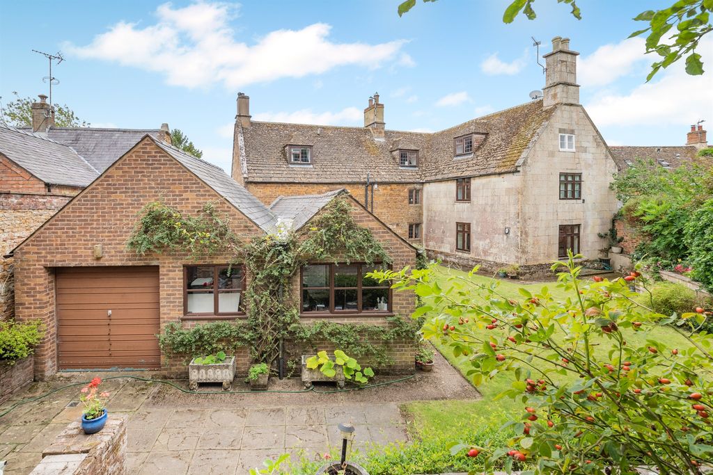 Property photo 2 of 20