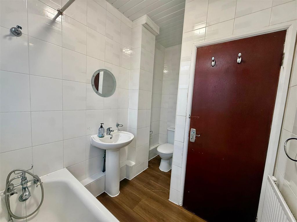 Property photo 2 of 8 Bathroom