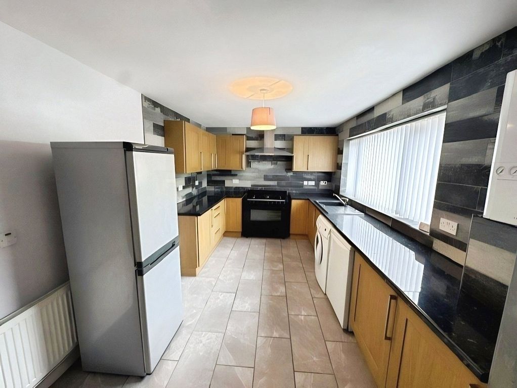 Property photo 2 of 14 Kitchen
