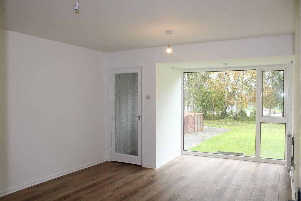 Property photo 3 of 12 Lounge