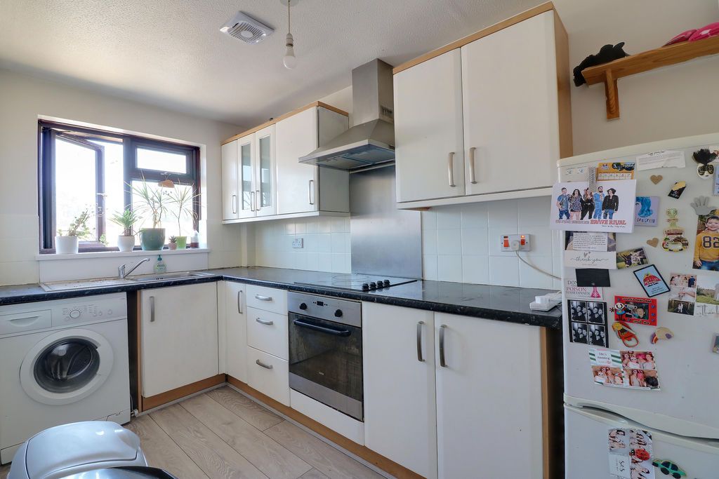 Property photo 2 of 8 Kitchen