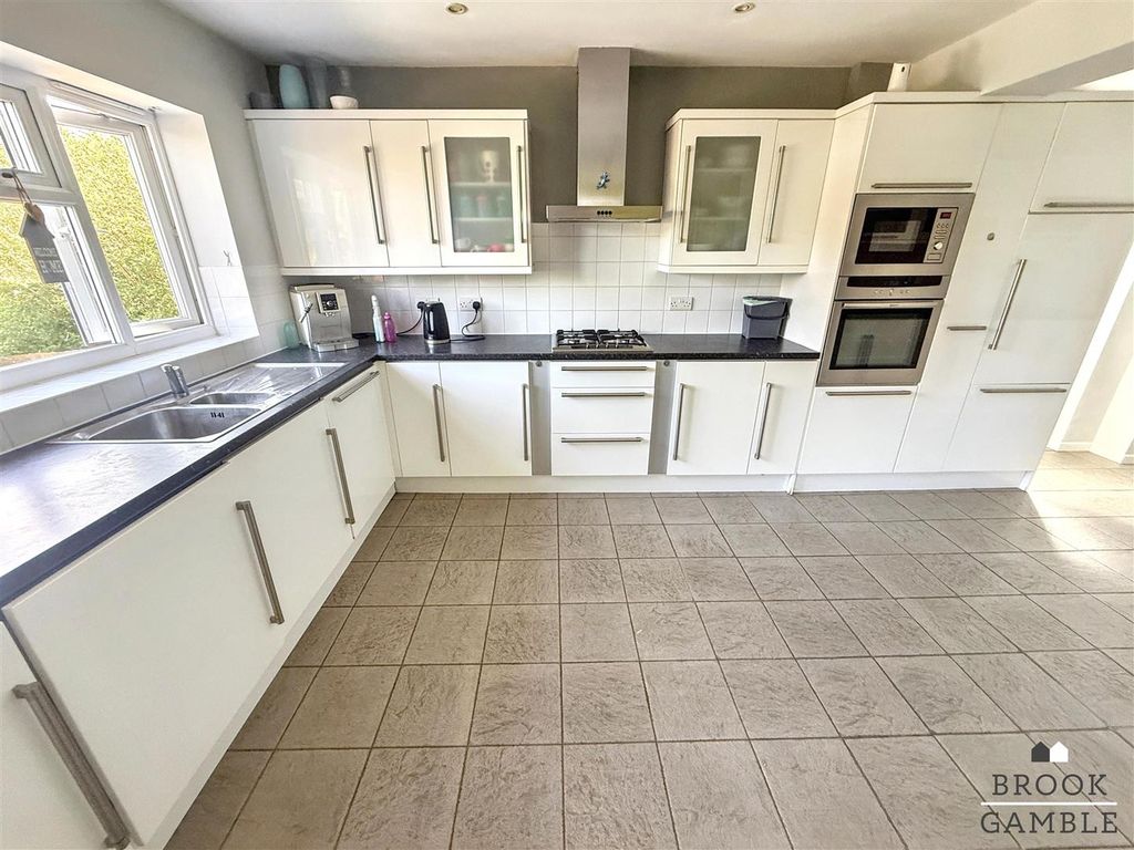 Property photo 3 of 19 01323 438506