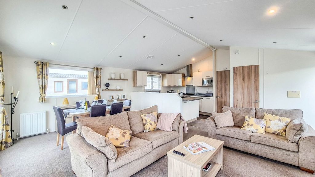 Property photo 3 of 20 Untitled 7