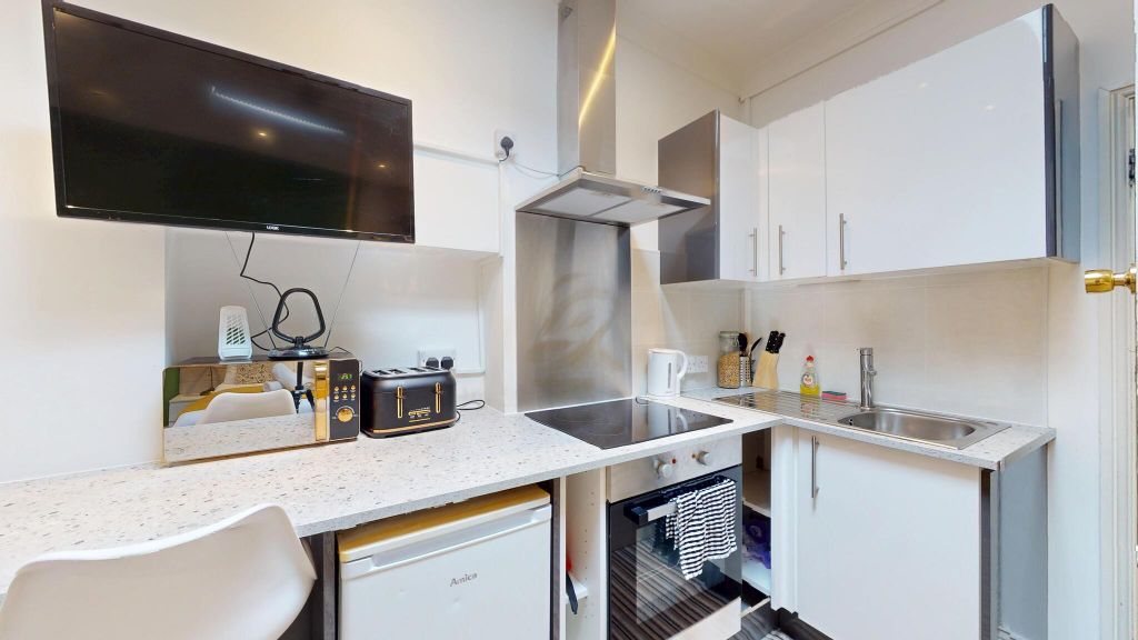 Property photo 2 of 24 Kitchen