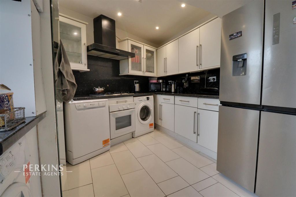 Property photo 2 of 9 Kitchen.Jpg