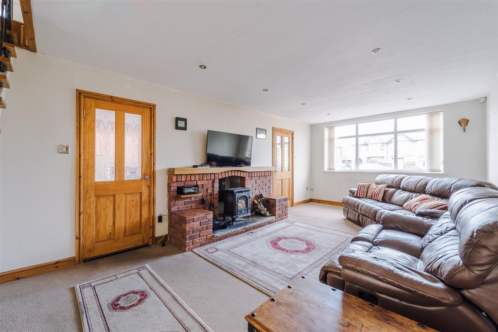 Property photo 2 of 22 2
