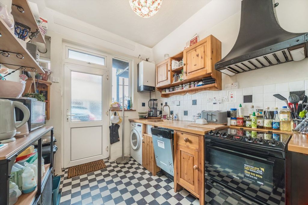 Property photo 3 of 6