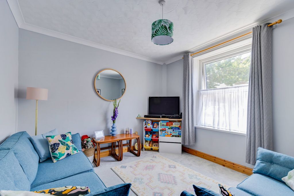 Property photo 2 of 25