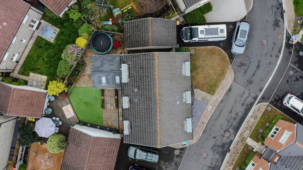 Property photo 2 of 32