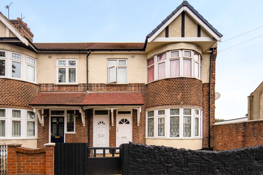 Property photo 1 of 9 Exterior