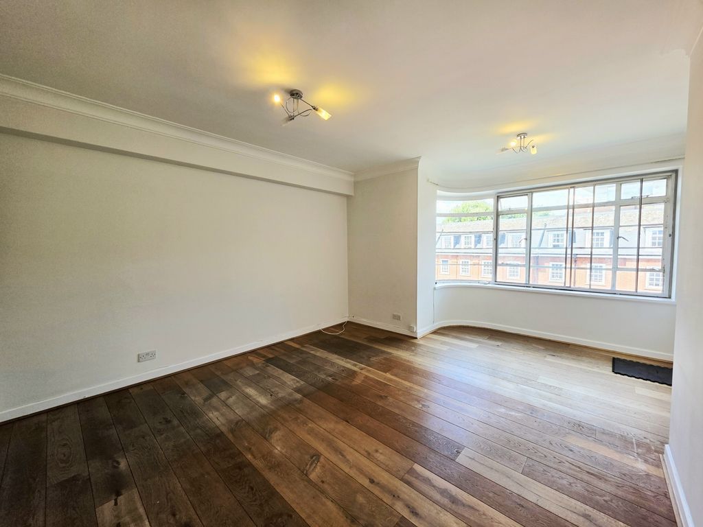 Property photo 1 of 10 Photo 3