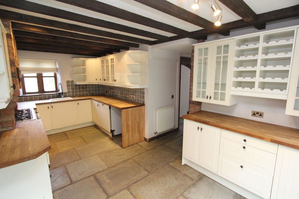 Property photo 3 of 32